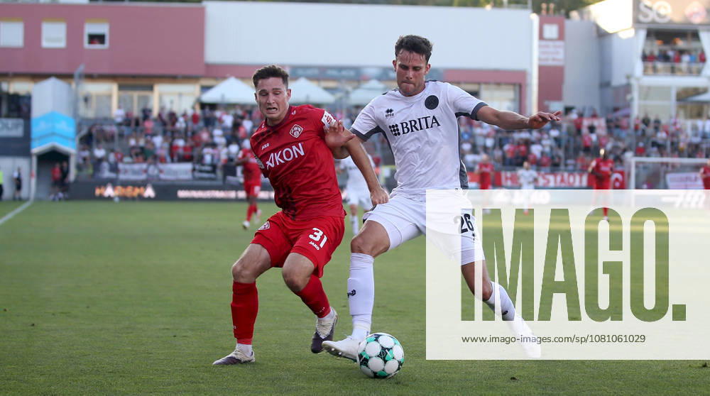 Herren, Fussball, Saison 2026 2027, 3. Liga, 2. Spieltag: FC Wuerzburger Kickers - SV Wehen Wiesbaden v.li.: Tim Kraus (FC Wuerzburger Kickers), Jakob Lewald (SV Wehen Wiesbaden) Wuerzburg AKON ARENA Bayern Deutschland