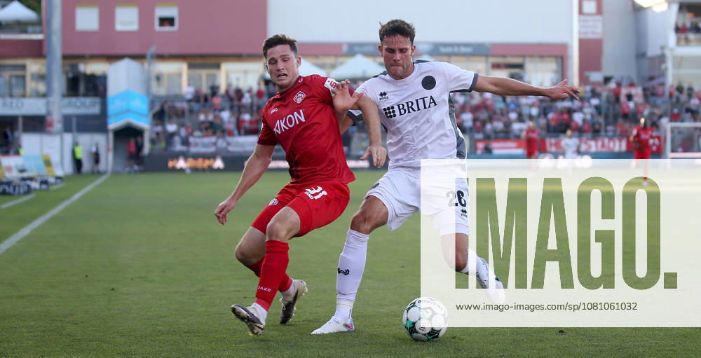 Herren, Fussball, Saison 2026 2027, 3. Liga, 2. Spieltag: FC Wuerzburger Kickers - SV Wehen Wiesbaden v.li.: Tim Kraus (FC Wuerzburger Kickers), Jakob Lewald (SV Wehen Wiesbaden) Wuerzburg AKON ARENA Bayern Deutschland
