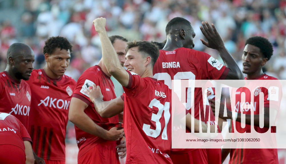 Herren, Fussball, Saison 2026 2027, 3. Liga, 2. Spieltag: FC Wuerzburger Kickers - SV Wehen Wiesbaden v.li.: Dominic Schmidt (FC Wuerzburger Kickers), Liam Omore (FC Wuerzburger Kickers), Leo Eberle (FC Wuerzburger Kickers), Tim Kraus (FC Wuerzburger Kickers), Tarsis Bonga (FC Wuerzburger Kickers), Namrud Embaye (FC Wuerzburger Kickers) mit Torjubel, celebrate the goal, goal celebration, Jubel ueber das Tor zum 2:0 Wuerzburg AKON ARENA Bayern Deutschland