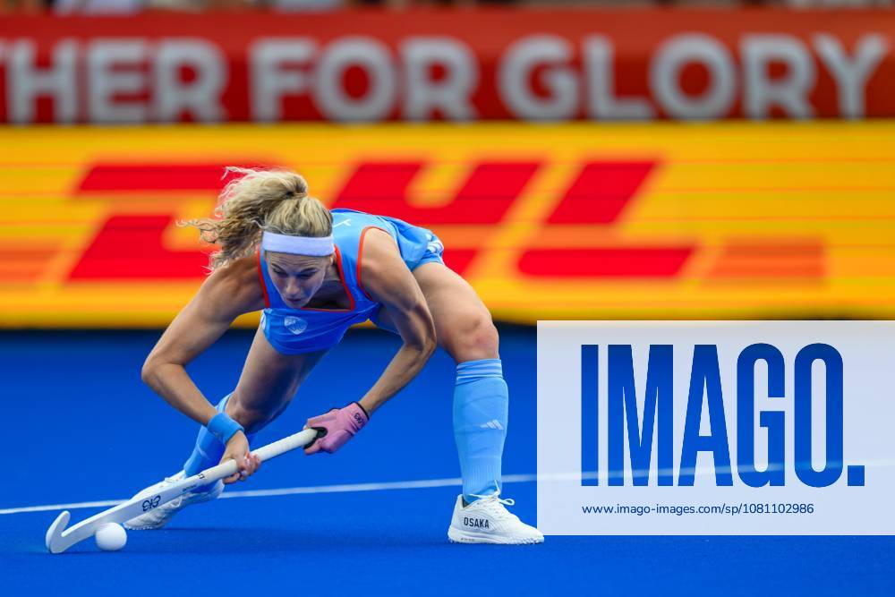 AMSTELVEEN, 15-08-2026, Wagener Stadion, FIH Hockey World Cup 2026 Women, 2026. Yibbi Jansen taking a penalty corner during the game Netherlands - Chile (women). Netherlands - Chile (women) x205738121x