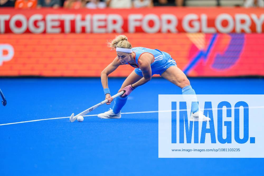 AMSTELVEEN, 15-08-2026, Wagener Stadion, FIH Hockey World Cup 2026 Women, 2026. Yibbi Jansen takes a penalty corner during the game Netherlands - Chile (women). Netherlands - Chile (women) x205738233x