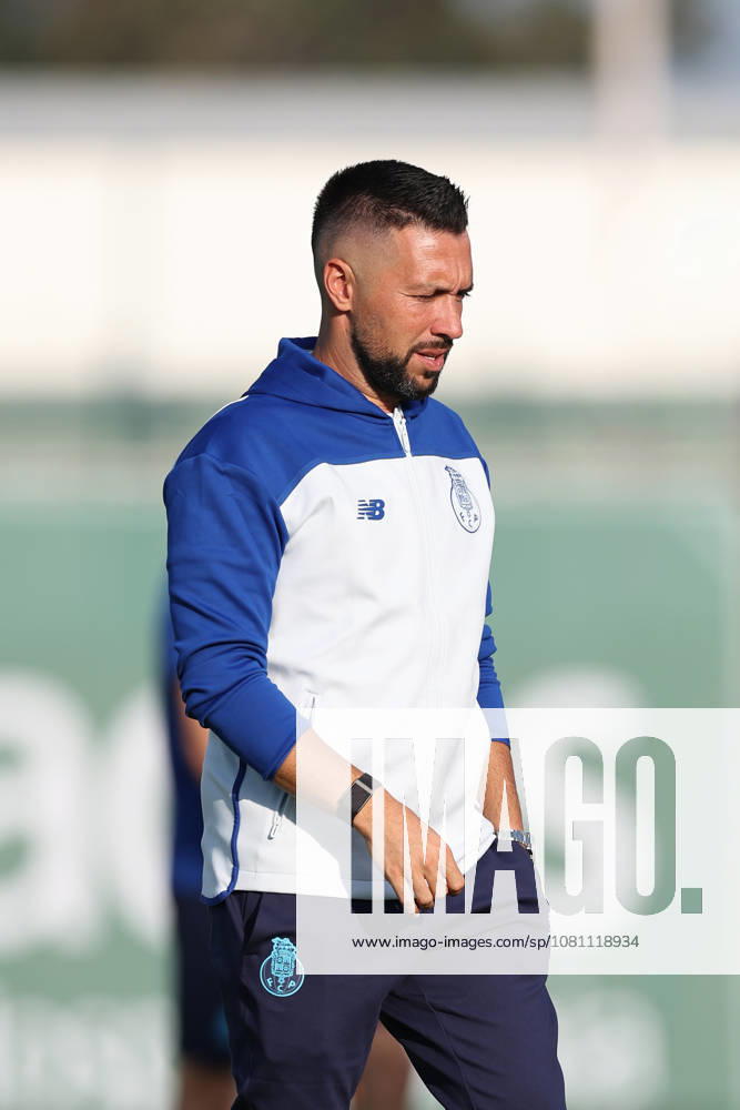 VILA DO CONDE, PORTUGAL - AUGUST 15: Francesco Farioli of FC Porto in action during the Liga Portugal Betclic 2026 27 match between Rio Ave and FC Porto at Estadio dos Arcos on August 15, 2026 in Vila do Conde, Portugal. Vila Do Conde Portugal - ZUMAe141 20260815_zsp_e141_011