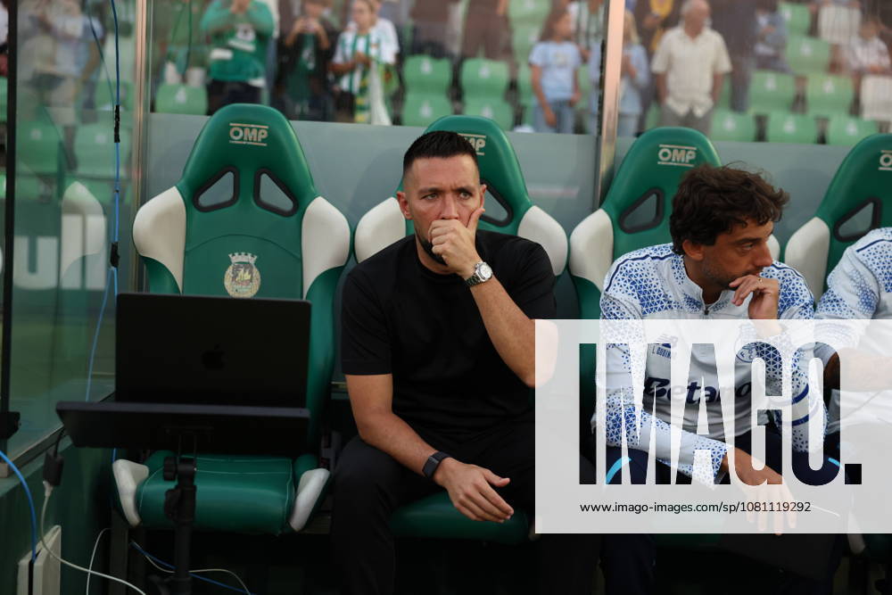 VILA DO CONDE, PORTUGAL - AUGUST 15: Francesco Farioli of FC Porto in action during the Liga Portugal Betclic 2026 27 match between Rio Ave and FC Porto at Estadio dos Arcos on August 15, 2026 in Vila do Conde, Portugal. Vila Do Conde Portugal - ZUMAe141 20260815_zsp_e141_010