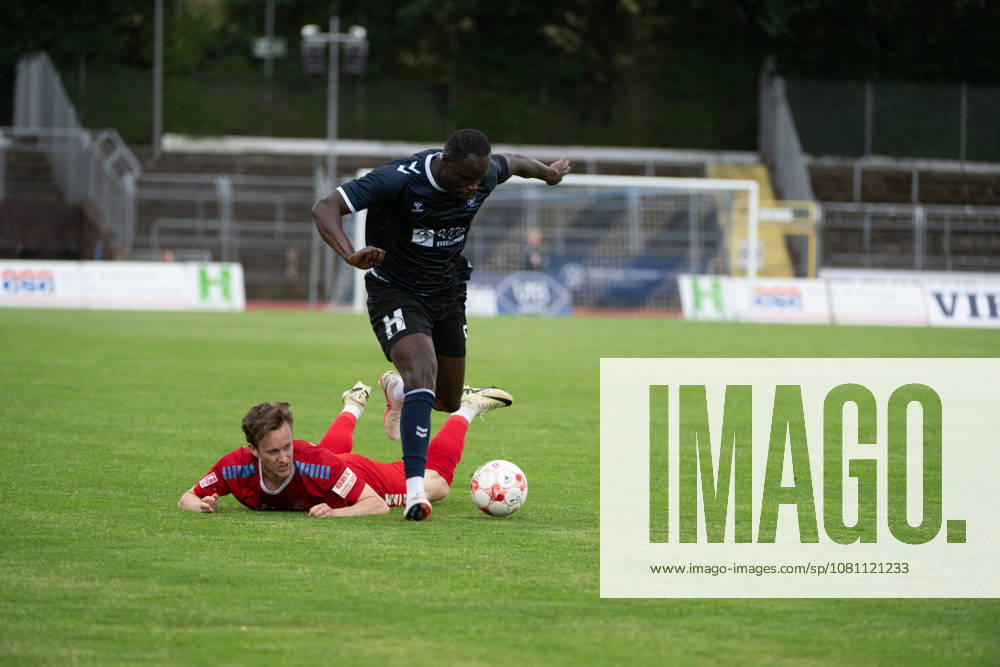 GER, Fussball, Regionalliga Nord, 4.Spieltag, Saison 2026 2027, Oldenburg, Marschwegstadion, VfB Oldenburg vs FC Eintracht Norderstedt am Boden und dem Spieler Anour ADAM ( VfB Oldenburg 5 ) ist weg Oldenburg Marschwegstadion Niedersachsen Deutschland
