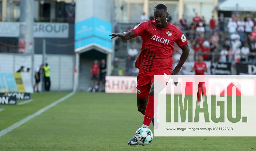 Herren, Fussball, Saison 2026 2027, 3. Liga, 2. Spieltag: FC Wuerzburger Kickers - SV Wehen Wiesbaden v.li.: Tarsis Bonga (FC Wuerzburger Kickers), Freisteller, Einzelbild, Aktion Wuerzburg AKON ARENA Bayern Deutschland