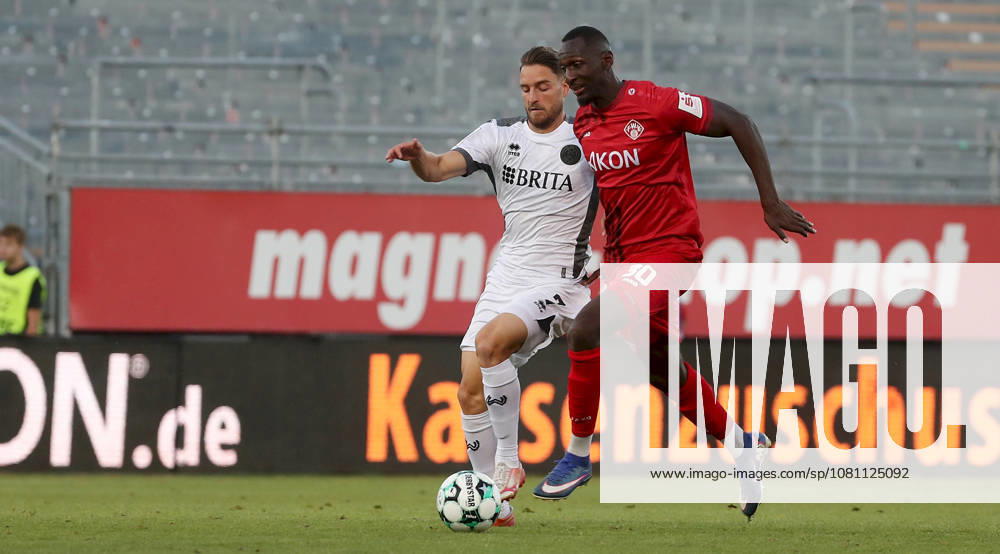 Herren, Fussball, Saison 2026 2027, 3. Liga, 2. Spieltag: FC Wuerzburger Kickers - SV Wehen Wiesbaden v.li.: Lukas Schleimer (SV Wehen Wiesbaden), Tarsis Bonga (FC Wuerzburger Kickers) Wuerzburg AKON ARENA Bayern Deutschland
