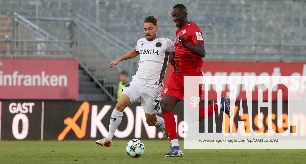 Herren, Fussball, Saison 2026 2027, 3. Liga, 2. Spieltag: FC Wuerzburger Kickers - SV Wehen Wiesbaden v.li.: Lukas Schleimer (SV Wehen Wiesbaden), Tarsis Bonga (FC Wuerzburger Kickers) Wuerzburg AKON ARENA Bayern Deutschland