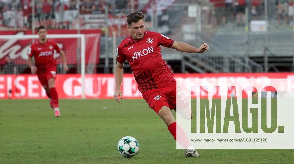 Herren, Fussball, Saison 2026 2027, 3. Liga, 2. Spieltag: FC Wuerzburger Kickers - SV Wehen Wiesbaden v.li.: Tim Kraus (FC Wuerzburger Kickers), Freisteller, Einzelbild, Aktion Wuerzburg AKON ARENA Bayern Deutschland