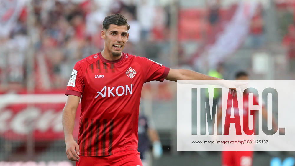 Herren, Fussball, Saison 2026 2027, 3. Liga, 2. Spieltag: FC Wuerzburger Kickers - SV Wehen Wiesbaden v.li.: Ivan Franjic (FC Wuerzburger Kickers) gibt Anweisungen, gestikuliert, mit den Armen gestikulieren, gives instructions, gesticulate, Einzelbild Wuerzburg AKON ARENA Bayern Deutschland