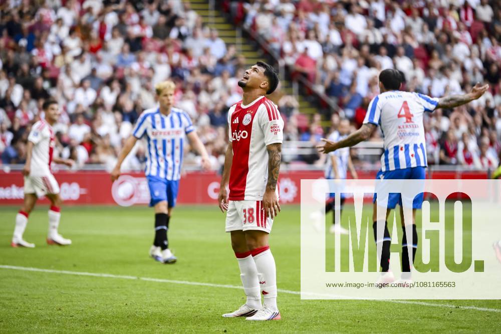 AMSTERDAM - Marcos Leonardo of Ajax reacts after Maxence Rivera of SC Heerenveen s 2-2 equalizer during the Dutch Eredivisie match between AFC Ajax and SC Heerenveen at the Johan Cruijff ArenA on August 16, 2026, in Amsterdam, the Netherlands. OLAF KRAAK ANP Eredivisie 2026-2027 ANPxSportx IVx 565624327 originalFilename: 565624327