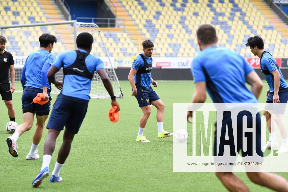 STVV s players pictured in action during a training session of Belgian soccer team Sint-Truidense V.V., Wednesday 19 August 2026 in Sint-Truiden, in preparations of the first leg of the play-off round for the UEFA Europa League league phase, against Cypriot team AC Omonoia Nicosia. JILLxDELSAUX x183761789x
