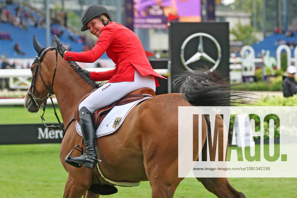 Sophie Hinners (GER, Deutschland) mit Pferd Iron Dames Singclair mit perfekten Ritt, 0 Fehler und zwischenzeitige Führung im 1 Springen der WM, Jubel, Emotion , Springen, FEI Jumping World Championship, WM, Weltmeisterschaft , Turkish Airlines-Prize, Einzel und Teamwertung, Jumping , AACHEN - FEI World Championships 2026, Weltfest des Pferdesports, Reitsport Weltmeisterschaft 2026, Aachen 2026, Welcome Home 2026, Aachener Soers, 11. bis 23. August 2026, Reitsport, 19.08.2026, Aachen Aachener Soers Deutschland