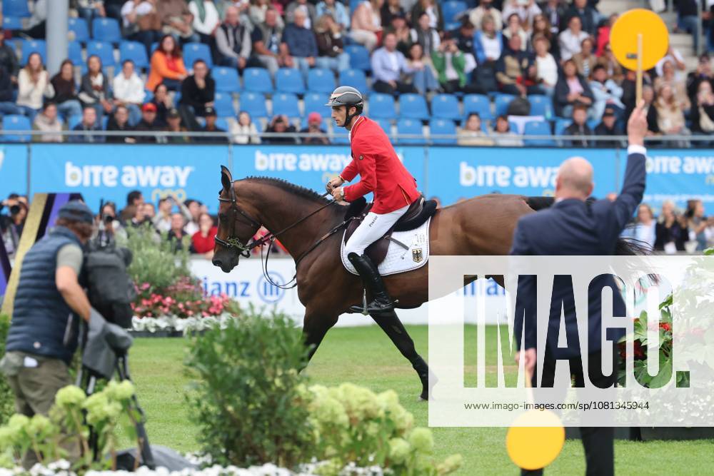 Richard Vogel (GER, Deutschland) mit Pferd United Touch S, aktueller Europameister und Sieger des Rolex Grand Prix von Aachen 2026 (CHIO Aachen) mit 1 Fehler im Zeitspringen , Springen, FEI Jumping World Championship, WM, Weltmeisterschaft , Turkish Airlines-Prize, Einzel und Teamwertung, Jumping , AACHEN - FEI World Championships 2026, Weltfest des Pferdesports, Reitsport Weltmeisterschaft 2026, Aachen 2026, Welcome Home 2026, Aachener Soers, 11. bis 23. August 2026, Reitsport, 19.08.2026, Aachen Aachener Soers Deutschland