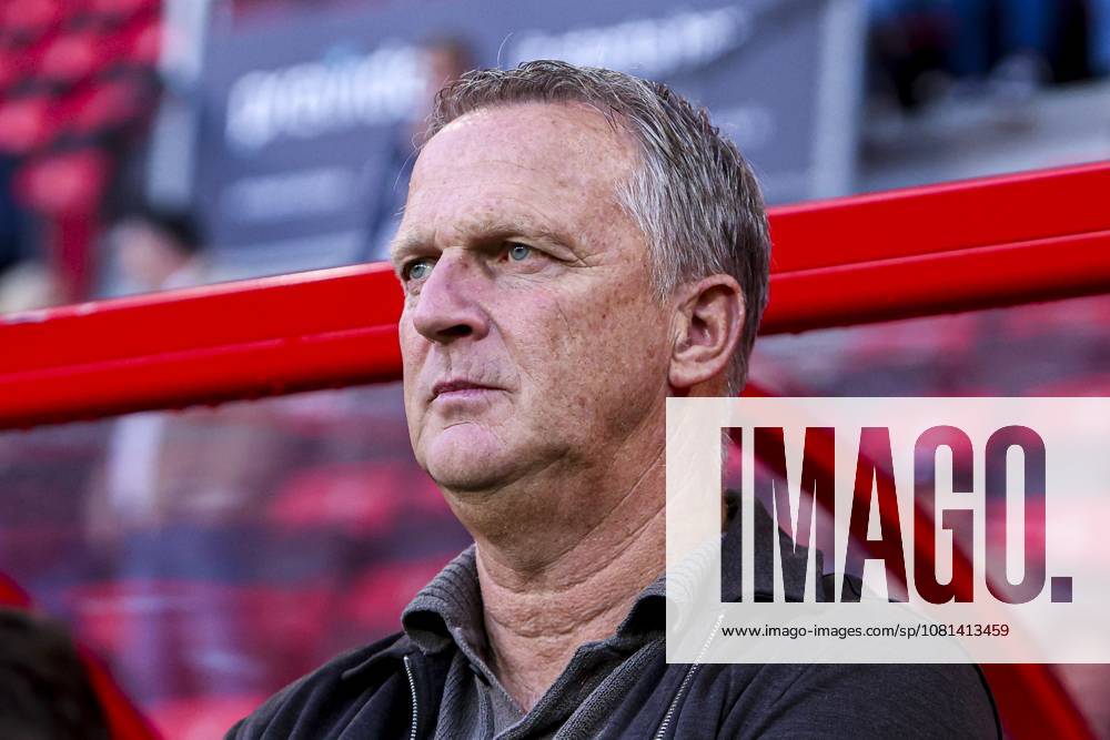 ENSCHEDE - FC Twente head coach John van den Brom before the UEFA Conference League match between FC Twente and Qarabag FK at De Grolsch Veste stadium on 20 August 2026 in Enschede, the Netherlands. WART BRINKERHOF ANP ANPxSportx xMarcelxterxBalsxIVx 565885587 originalFilename: 565885587
