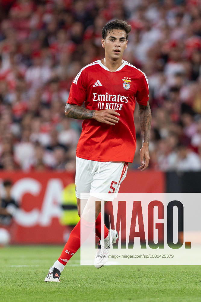 Benfica midfielder from Argentina ENZO BARRENECHEA (5) in action during the game for the 1st Leg of UEFA Europa League Qualifier Playoff between Benfica and Aarhus at Estadio da Luz Soccer 2026: Benfica Vs Napoli - ZUMAs359 20260820_zsp_s359_013