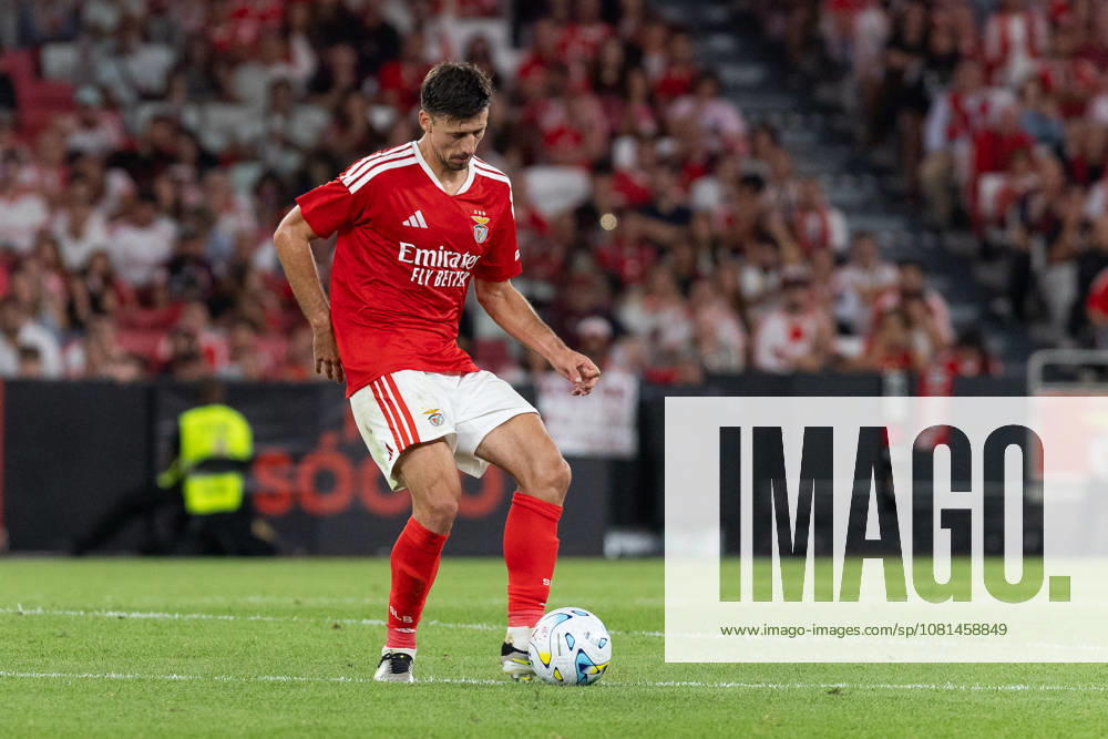 Benfica defender from France CLEMENT LENGLET (2) in action during the game for the 1st Leg of UEFA Europa League Qualifier Playoff between Benfica and Aarhus at Estadio da Luz Soccer 2026: Benfica 3:1 Aarhus - ZUMAs359 20260820_zsp_s359_279