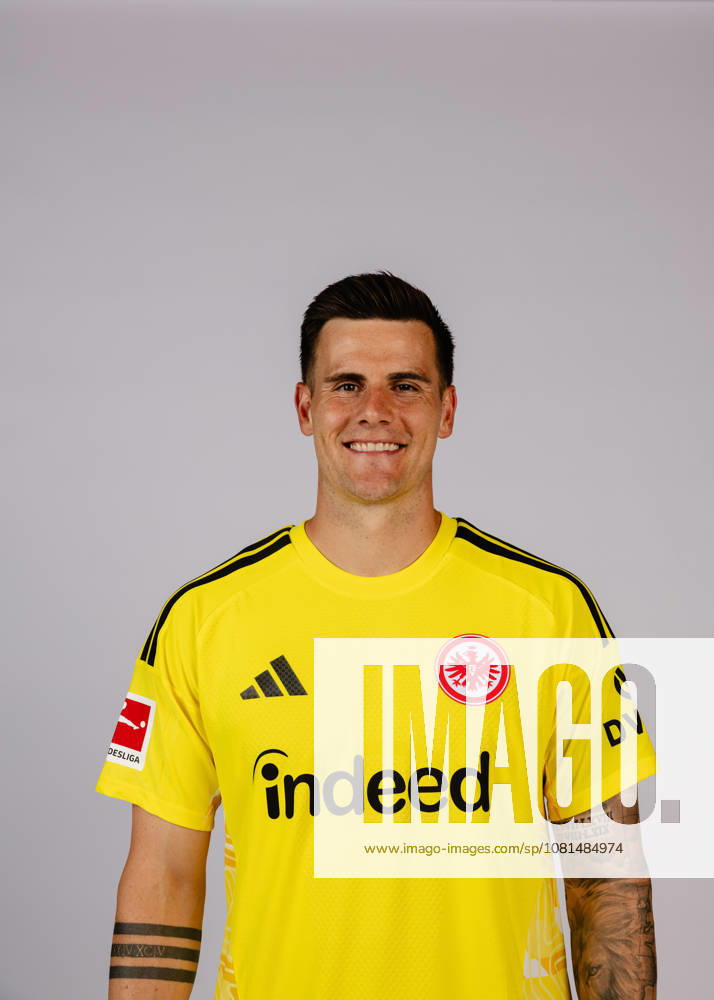 Torwart Michael Zetterer (Eintracht Frankfurt) - Eintracht Frankfurt Porträttermin 2026 2027 Eintracht Frankfurt Porträttermin 2026 2027 SGE