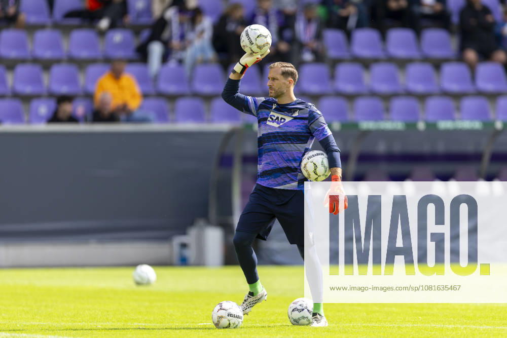 GER, Aue, Fussball, DFB-Pokal, 1. Hauptrunde, FC Erzgebirge Aue vs. TSG 1899 Hoffenheim im Bild v.l.: Oliver Baumann (TSG Hoffenheim 01), warm up 22.08.2026, EINS Erzgebirgsstadion Aue DFB REGULATIONS PROHIBIT ANY USE OF PHOTOGRAPHS AS IMAGE SEQUENCES AND OR QUASI-VIDEO,