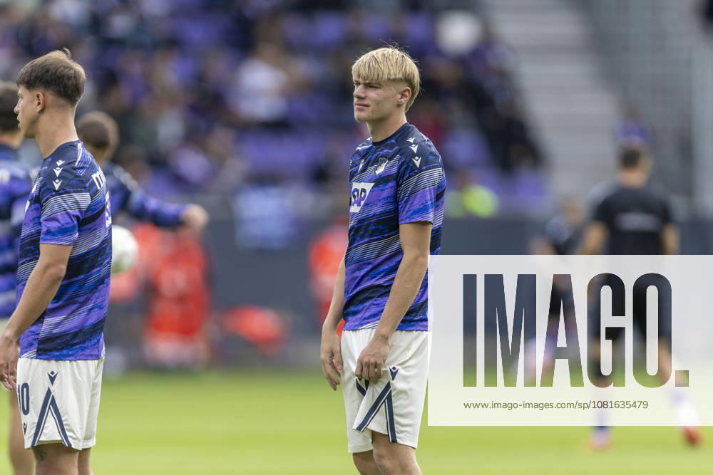 GER, Aue, Fussball, DFB-Pokal, 1. Hauptrunde, FC Erzgebirge Aue vs. TSG 1899 Hoffenheim im Bild v.l.: Nathan De Cat (TSG Hoffenheim 17), warm up 22.08.2026, EINS Erzgebirgsstadion Aue DFB REGULATIONS PROHIBIT ANY USE OF PHOTOGRAPHS AS IMAGE SEQUENCES AND OR QUASI-VIDEO,