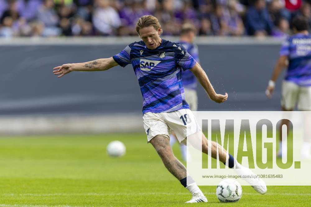 GER, Aue, Fussball, DFB-Pokal, 1. Hauptrunde, FC Erzgebirge Aue vs. TSG 1899 Hoffenheim im Bild v.l.: Wouter Burger (TSG Hoffenheim 18), Schuss, warm up 22.08.2026, EINS Erzgebirgsstadion Aue DFB REGULATIONS PROHIBIT ANY USE OF PHOTOGRAPHS AS IMAGE SEQUENCES AND OR QUASI-VIDEO,