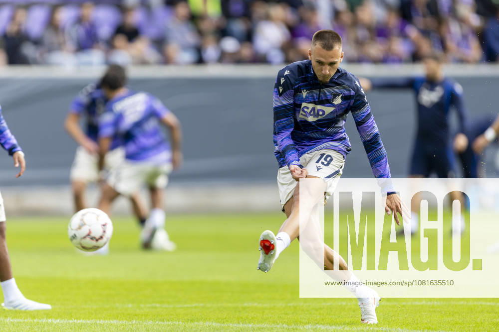 GER, Aue, Fussball, DFB-Pokal, 1. Hauptrunde, FC Erzgebirge Aue vs. TSG 1899 Hoffenheim im Bild v.l.: Tim Lemperle (TSG Hoffenheim 19), warm up 22.08.2026, EINS Erzgebirgsstadion Aue DFB REGULATIONS PROHIBIT ANY USE OF PHOTOGRAPHS AS IMAGE SEQUENCES AND OR QUASI-VIDEO,