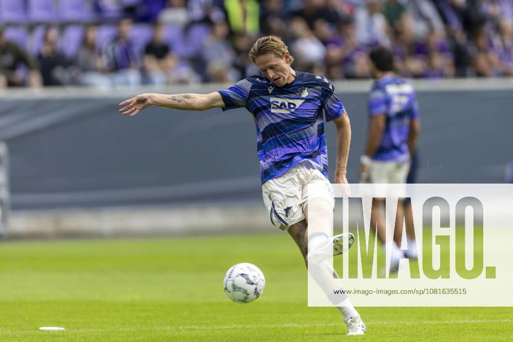 GER, Aue, Fussball, DFB-Pokal, 1. Hauptrunde, FC Erzgebirge Aue vs. TSG 1899 Hoffenheim im Bild v.l.: Wouter Burger (TSG Hoffenheim 18), warm up 22.08.2026, EINS Erzgebirgsstadion Aue DFB REGULATIONS PROHIBIT ANY USE OF PHOTOGRAPHS AS IMAGE SEQUENCES AND OR QUASI-VIDEO,