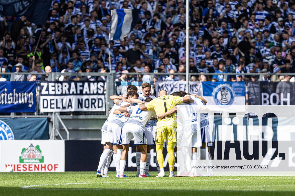DFB-Pokal, 2026 2027, 1. Runde: MSV Duisburg - SV 07 Elversberg; 22.08.2026 MSV Duisburg im Teamkreis bis zum Spielbeginn. DFB-Pokal, 2026 2027, 1. Runde: MSV Duisburg - SV 07 Elversberg; Schauinsland-Reisen-Arena, Duisburg; 22.08.2026 DFB regulations prohibit any use of photographs as image sequences and or quasi video.