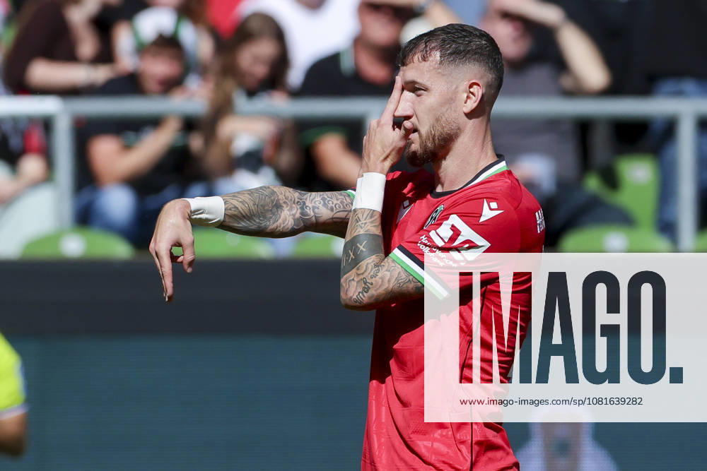 Marcel Hartel (Hannover 96) bejubelt seinen Treffer zum 0:3 waehrend des Spiels des DFB-Pokals zwischen SV Hemelingen und Hannover 96, Weserstadion am 22. August 2026 in Bremen, Deutschland. (Foto von Marco Steinbrenner DeFodi Images) +++ Marcel Hartel (Hannover 96) celebrates after scoring his teams third Goal during the DFB-Pokal match between SV Hemelingen and Hannover 96t at Weserstadion on August 22, 2026 in Bremen, Germany. (Photo by Marco Steinbrenner DeFodi Images) (Photo by Marco Steinbrenner DeFodi Images) -