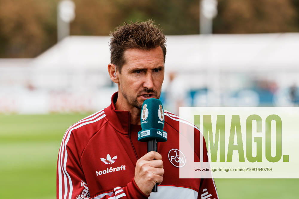 Deutschland, Köln (Sportpark Höhenberg): DFB-Pokal, 1. Runde, FC Viktoria Köln - 1. FC Nürnberg, Miroslav Klose (Trainer 1. FC Nürnberg) vor dem Spiel im TV-Interview, ernst