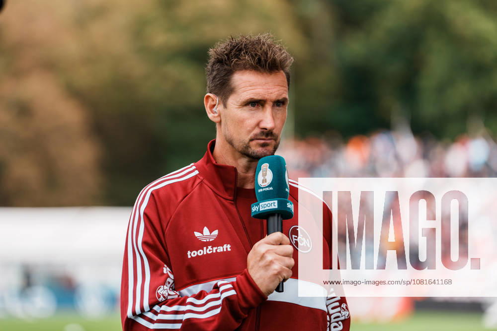 Deutschland, Köln (Sportpark Höhenberg): DFB-Pokal, 1. Runde, FC Viktoria Köln - 1. FC Nürnberg, Miroslav Klose (Trainer 1. FC Nürnberg) vor dem Spiel im TV-Interview, ernst