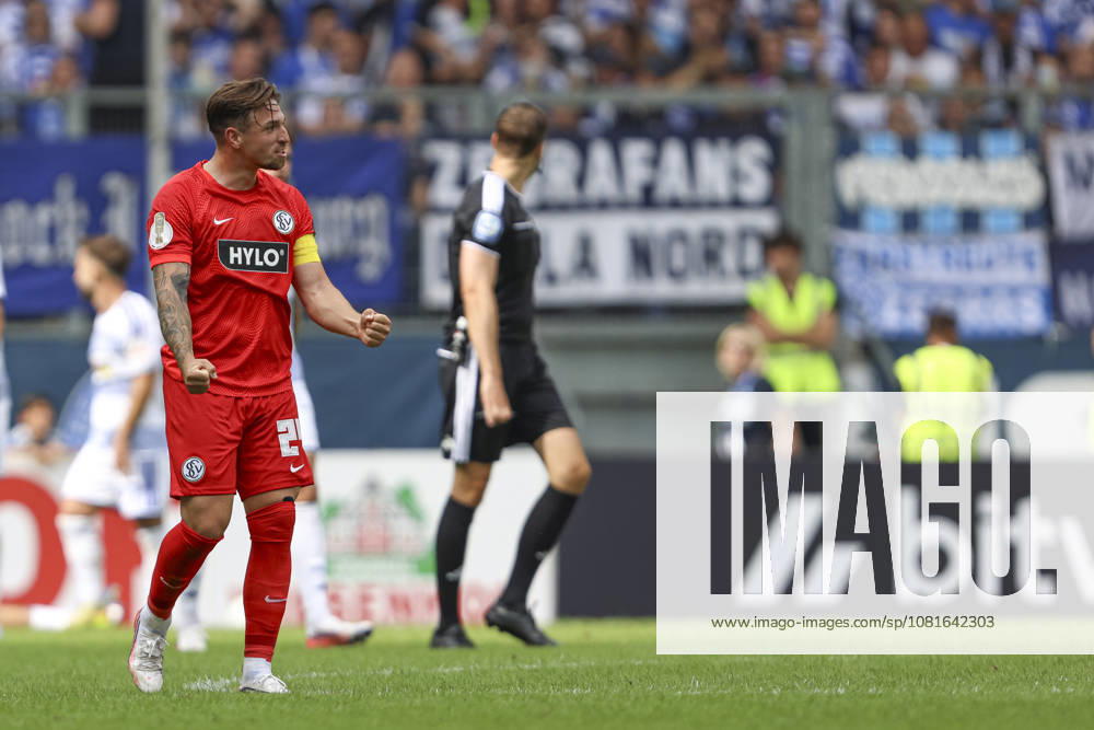 Luca Schnellbacher (SV 07 Elversberg) Torjubel, jubelt nach seinem Treffer zum 0:1 waehrend des Spiels der 1. Runde des DFB-Pokal zwischen MSV Duisburg und SV 07 Elversberg, Schauinsland-Reisen-Arena am 22. August 2026 in Duisburg, Deutschland. (Foto von Oliver Kaelke DeFodi Images) +++ Luca Schnellbacher (SV 07 Elversberg) celebrates after scoring his team s first goal during the 1st round match of the DFB-Pokal between MSV Duisburg and SV 07 Elversberg at Schauinsland-Reisen-Arena on August 22, 2026 in Duisburg, Germany. (Photo by Oliver Kaelke DeFodi Images) DFB DFL REGULATIONS PROHIBIT ANY USE OF PHOTOGRAPHS AS IMAGE SEQUENCES AND OR QUASI-VIDEO. (Photo by Oliver Kaelke DeFodi Images) -