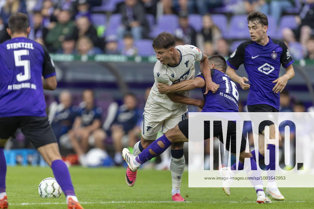 GER, Aue, Fussball, DFB-Pokal, 1. Hauptrunde, FC Erzgebirge Aue vs. TSG 1899 Hoffenheim im Bild v.l.: Adam Hlozek (TSG Hoffenheim 10), Patrick Kapp (FC Erzgebirge Aue 16), Zweikampf 22.08.2026, EINS Erzgebirgsstadion Aue DFB REGULATIONS PROHIBIT ANY USE OF PHOTOGRAPHS AS IMAGE SEQUENCES AND OR QUASI-VIDEO,