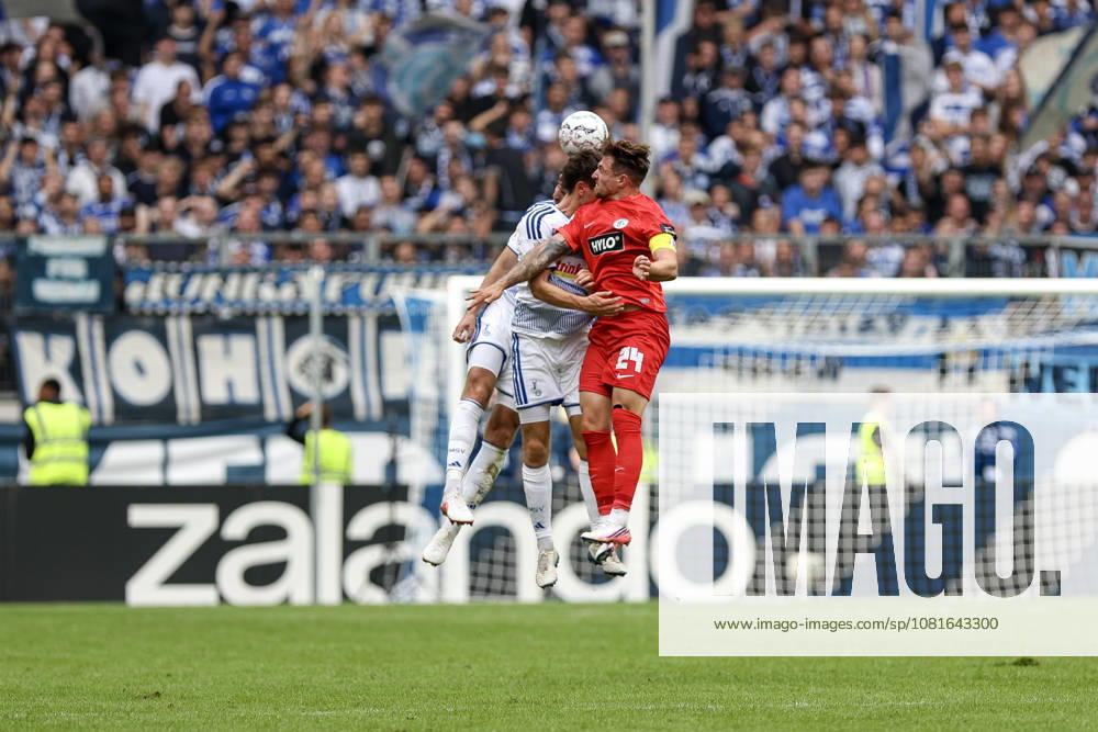 GER, Fussball, Herren, DFB-Pokal, Saison 2026 2027, MSV Duisburg - SV Elversberg Tobias Fleckstein (Duisburg), Martin Ens (Duisburg) und Luca Schnellbacher (SVE) im Kampf um den Ball Duisburg schauinsland-reisen Arena Nordrhein-Westfalen Deutschland