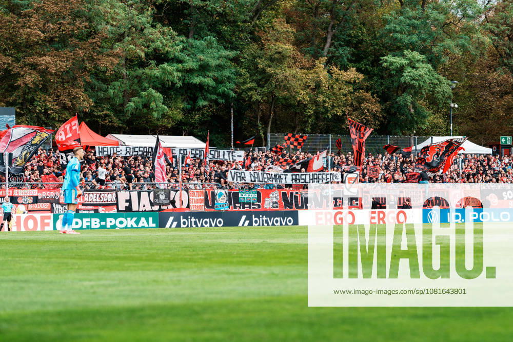 Deutschland, Köln (Sportpark Höhenberg): DFB-Pokal, 1. Runde, FC Viktoria Köln - 1. FC Nürnberg, Proteste Choreo der Fans von Nürnberg gegen Videoassistenten VAR