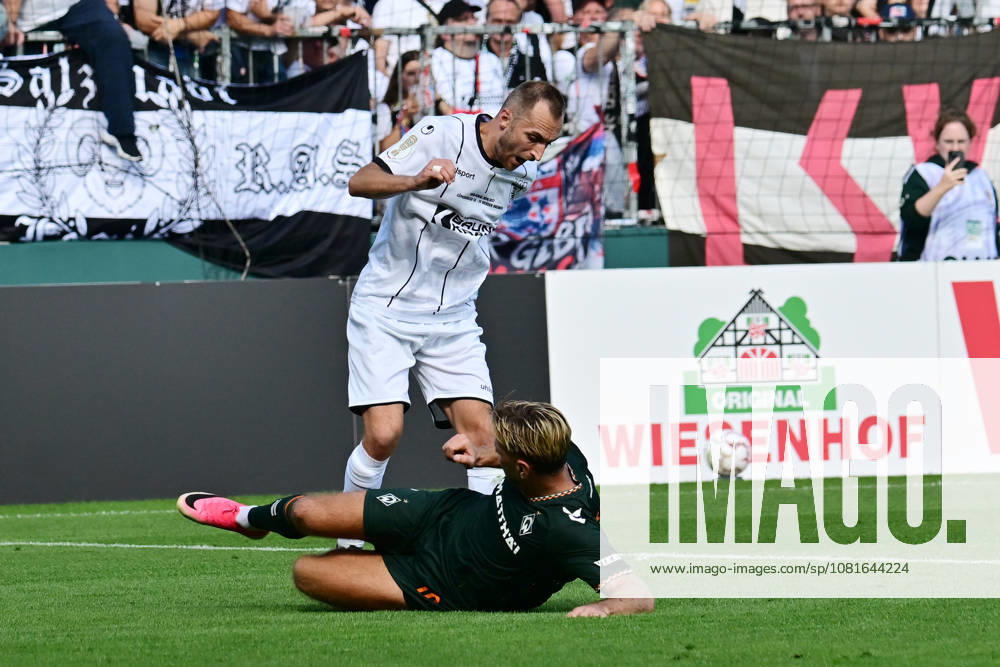 GER Fußball, Männer,DFB Pokal, 1.Runde Saison 2026 2027, Hamburg, Lüneburger SK vs Werder Bremen Niclas Füllkrug (Werder 10) foult Marian Kunze (Lüneburg 10) und bekommt dafür die gelbe Karte DFB DFL regulations prohibit any use of photographs as image sequences and or quasi-video) Hamburg Millerntorstadion Hamburg Deutschland