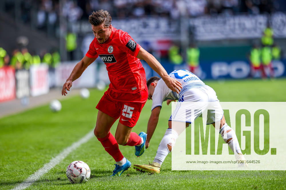 2026.08.22, Fußball, DFB-Pokal, MSV Duisburg - SV Elversberg, Schauinsland-Reisen-Arena, 1.Runde, Saison 2026 2027: Lukas Petkov (SV Elversberg 25) gewinnt Zweikampf gegen Can Coskun (MSV Duisburg 27) DFB regulations prohibit any use of photographs as image sequences and or quasi-video. Photo: WilkowskixPressefotoKochx Nordrhein-Westfalen Deutschland