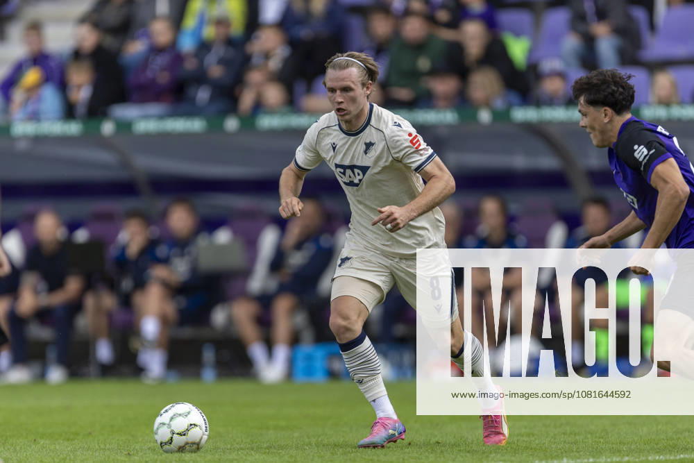 GER, Aue, Fussball, DFB-Pokal, 1. Hauptrunde, FC Erzgebirge Aue vs. TSG 1899 Hoffenheim im Bild v.l.: Patrick Wimmer (TSG Hoffenheim 08), Aktion mit Ball 22.08.2026, EINS Erzgebirgsstadion Aue DFB REGULATIONS PROHIBIT ANY USE OF PHOTOGRAPHS AS IMAGE SEQUENCES AND OR QUASI-VIDEO,