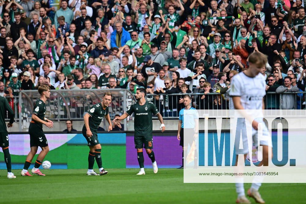 GER Fußball, Männer,DFB Pokal, 1.Runde Saison 2026 2027, Hamburg, Lüneburger SK vs Werder Bremen Jens Stage (Werder 06) schiesst das Tor zum 1-0 fuer Bremen vorbei an Torwart Tommy Henze (Pauli 01) und jubelt mit der Mannschaft DFB DFL regulations prohibit any use of photographs as image sequences and or quasi-video) Hamburg Millerntorstadion Hamburg Deutschland