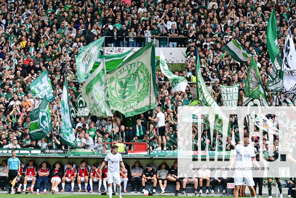 GER Fußball, Männer,DFB Pokal, 1.Runde Saison 2026 2027, Hamburg, Lüneburger SK vs Werder Bremen Feature Fanblock der Werder Fans DFB DFL regulations prohibit any use of photographs as image sequences and or quasi-video) Hamburg Millerntorstadion Hamburg Deutschland