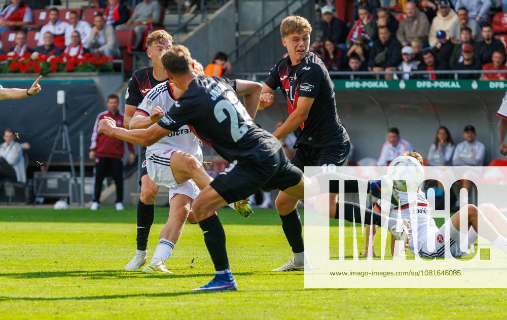 Fussball - Saison 2026 2027 - DFB Pokal Vereinspokal - 01. Runde: Viktoria Köln - 1. FC Nürnberg Nuernberg FCN ( Club ) - Sportfoto Zink DaMa - - regulations prohibit any use of photographs as image sequences and or quasi-video - Tor Treffer Torschuß zum 0:1 - Torschütze Piet Scobel (19, 1. FC Nürnberg FCN )