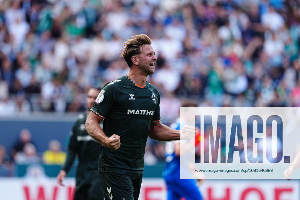 Torjubel nach Tor zum 0:2 per Elfmeter Strafstoss Niclas Füllkrug (SV Werder Bremen, 10) GER, Lüneburger SK Hansa vs. SV Werder Bremen, Fußball, DFB-Pokal, 1. Runde, Saison 2026 2027, 22.08.2026 GER, Lüneburger SK Hansa vs. SV Werder Bremen, Fußball, DFB-Pokal, 1. Runde, Saison 2026 2027, 22.08.2026 Hamburg