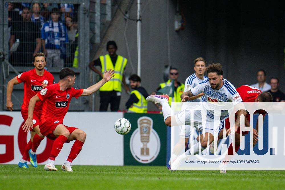 Fußball DFB-Pokal MSV Duisburg - SV Elversberg am 22.08.26 in der Schauinsland-Reisen Arena in Duisburg Lex Tyger Lobinger ( Duisburg ) Duisburg