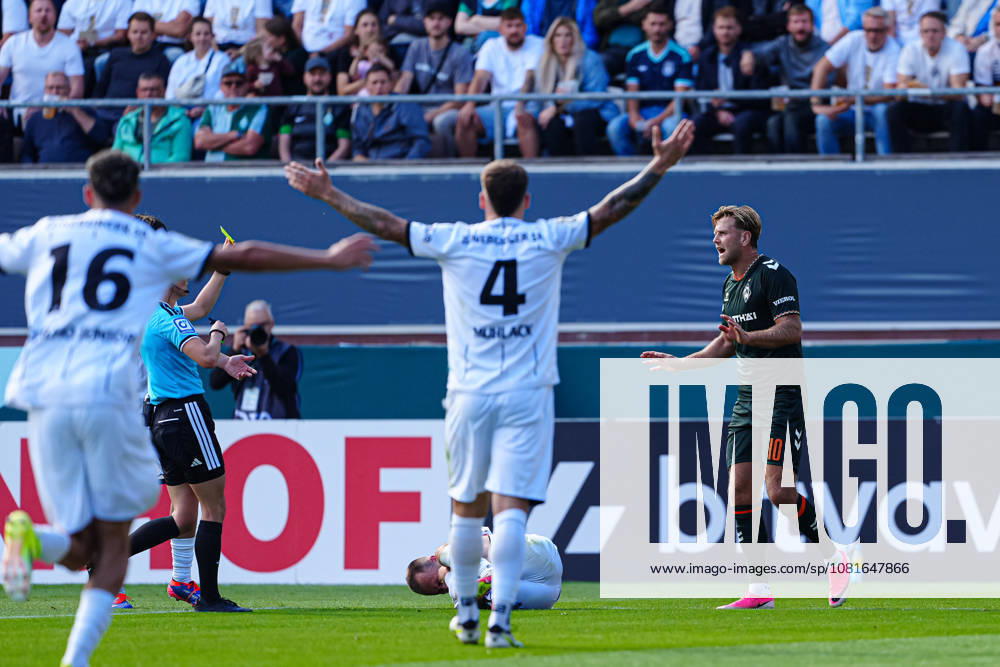 Gelbe Karte Niclas Füllkrug (SV Werder Bremen, 10) GER, Lüneburger SK Hansa vs. SV Werder Bremen, Fußball, DFB-Pokal, 1. Runde, Saison 2026 2027, 22.08.2026 GER, Lüneburger SK Hansa vs. SV Werder Bremen, Fußball, DFB-Pokal, 1. Runde, Saison 2026 2027, 22.08.2026 Hamburg