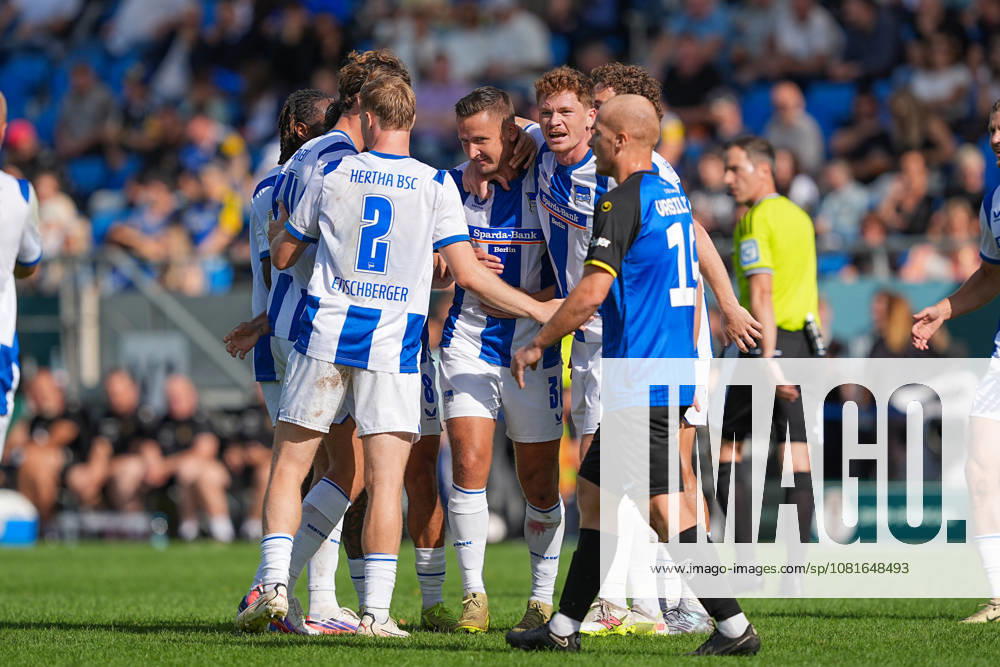 Fußball, DFB Pokal, 1. FC Saarbrücken - Hertha BSC, Saison 2026 2027, Ludwigsparkstadion: Torjubel nach dem Tor zum 1:0 für Hertha BSC SC durch Torschütze Paul Seguin (Hertha BSC, 30) zusammen mit Julian Eitschberger (Hertha BSC, 2) und Sebastian Groenning Andersen (Hertha BSC, 17) DFB regulations prohibit any use of photographs as image sequences and or quasi-video.