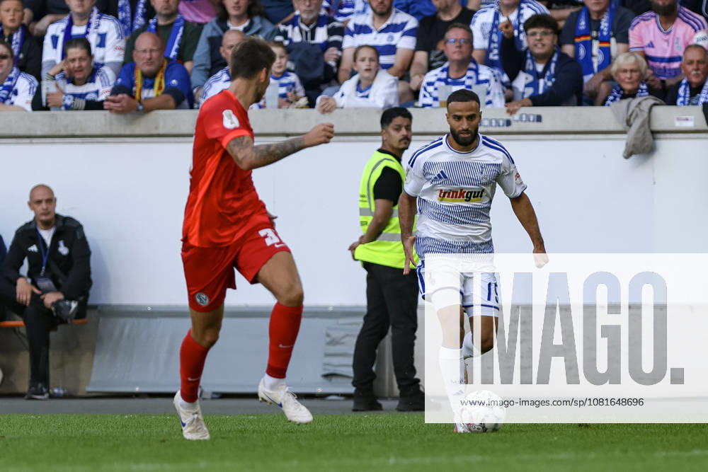 GER, Fussball, Herren, DFB-Pokal, Saison 2026 2027, MSV Duisburg - SV Elversberg Maximilian Rohr (SVE) und Ramien Safi (Duisburg) im Kampf um den Ball Duisburg schauinsland-reisen Arena Nordrhein-Westfalen Deutschland