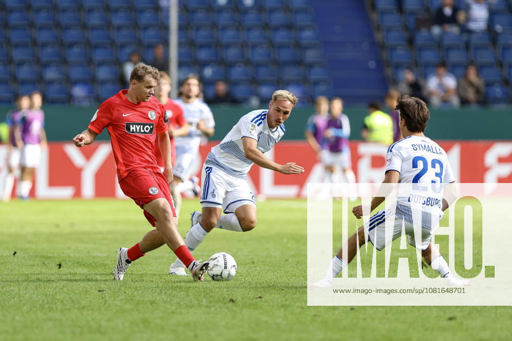 GER, Fussball, Herren, DFB-Pokal, Saison 2026 2027, MSV Duisburg - SV Elversberg Lasse Günther (SVE) und Florian Krüger (Duisburg) im Kampf um den Ball Duisburg schauinsland-reisen Arena Nordrhein-Westfalen Deutschland