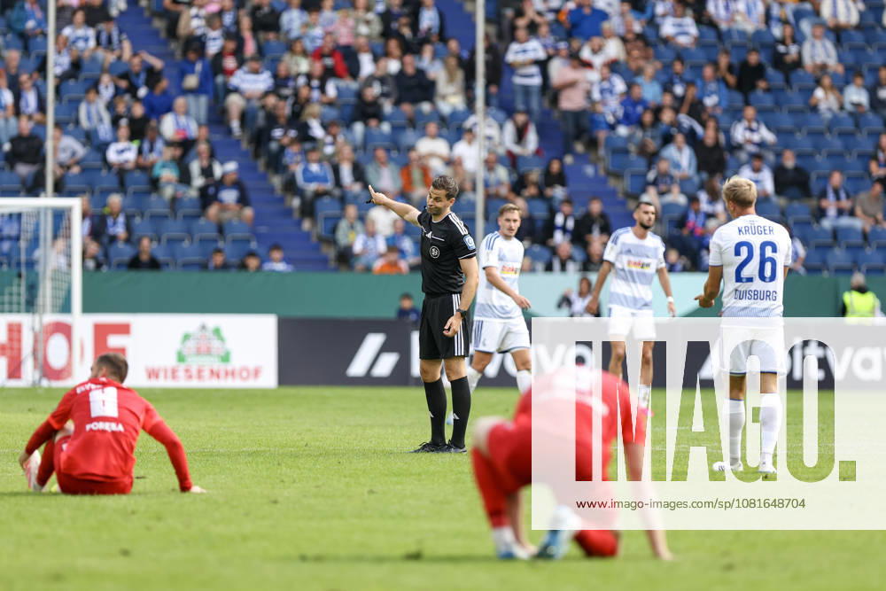 GER, Fussball, Herren, DFB-Pokal, Saison 2026 2027, MSV Duisburg - SV Elversberg Schiedsrichter Dr. Max Burda gestikuliert, Gestik Duisburg schauinsland-reisen Arena Nordrhein-Westfalen Deutschland