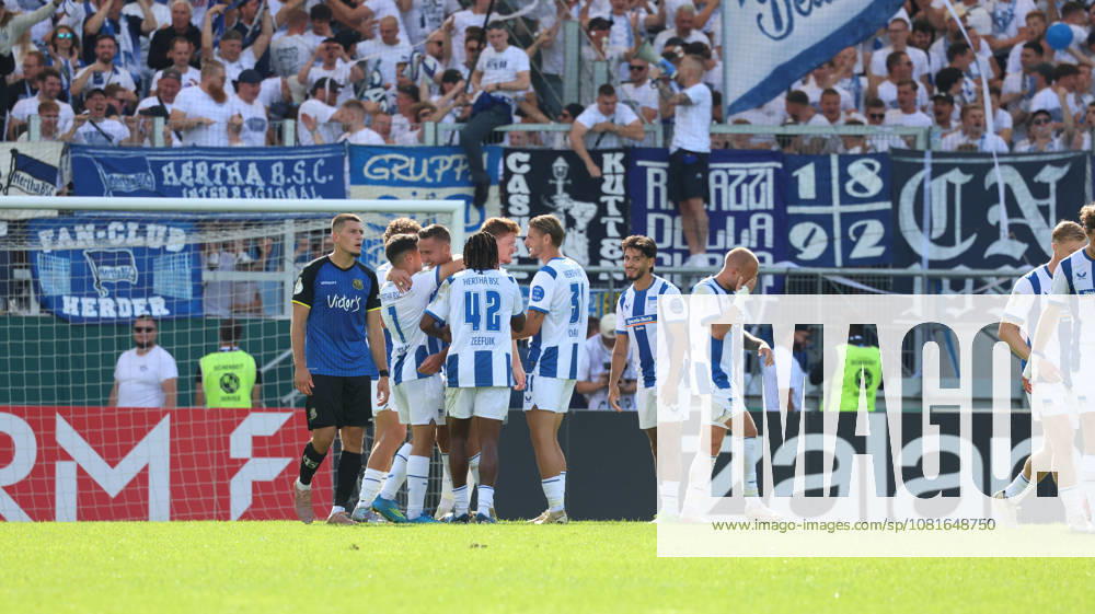 Fussball DFB Pokal 1.Runde, 1.FC Saarbruecken - Hertha BSC Berlin v.l. Paul Seguin (Hertha BSC) erzielt das Tor, Treffer, scores the goal zum 0:1 Saarbruecken