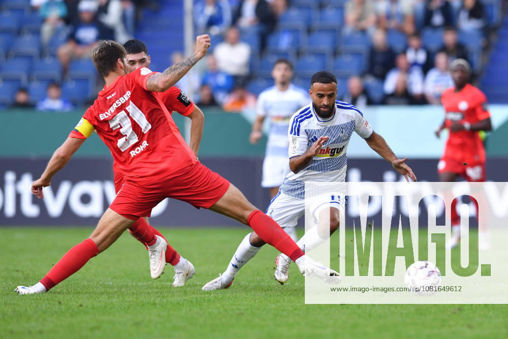 Fußball DFB-Pokal 1. Runde MSV Duisburg - SV Elversberg am 22.08.2026 in der Schauinsland-Reisen-Arena in Duisburg Maximilian Rohr ( Elversberg ), links - Ramien Safi ( Duisburg ), rechts DFB regulations prohibit any use of photographs as image sequences and or quasi-video.