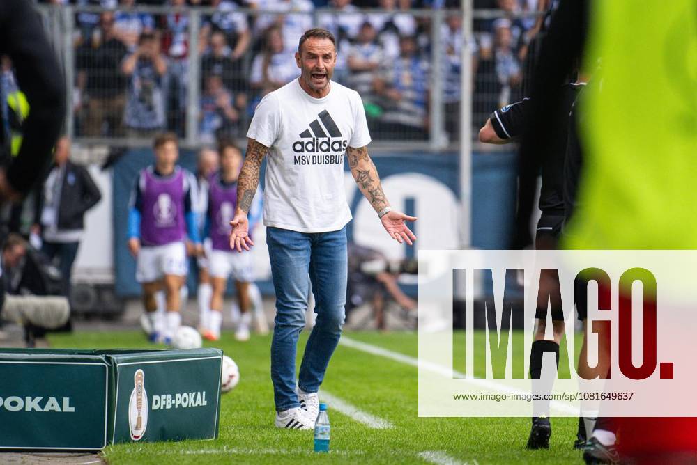 Fußball DFB-Pokal MSV Duisburg - SV Elversberg am 22.08.26 in der Schauinsland-Reisen Arena in Duisburg Dietmar Hirsch ( Trainer Cheftrainer Duisburg ) Duisburg